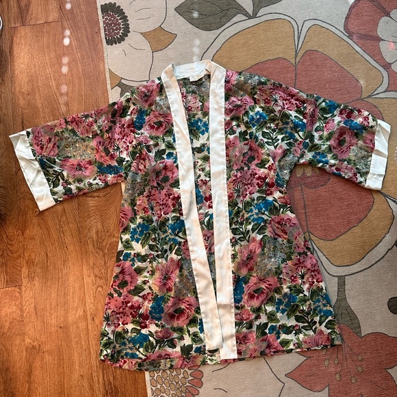 Vintage Gold Label Victorias Secret Floral Kimono/Robe. One Size. - Picture 2 of 13